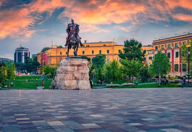Piazza Skanderbeg nel centro di Tirana