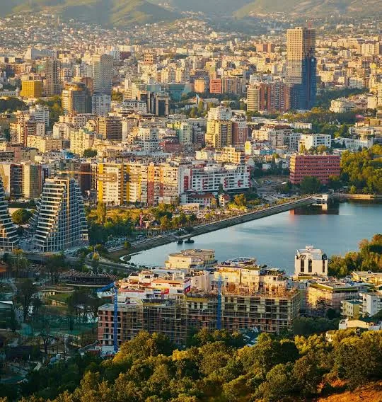 Vista panoramica di Tirana, capitale dell'Albania