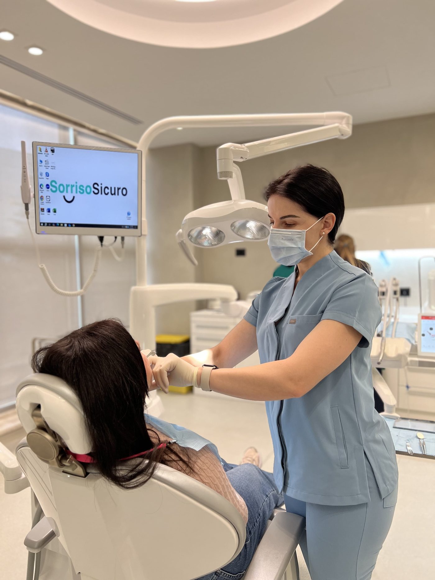 Sorriso Sicuro dentist at work in the Tirana clinic