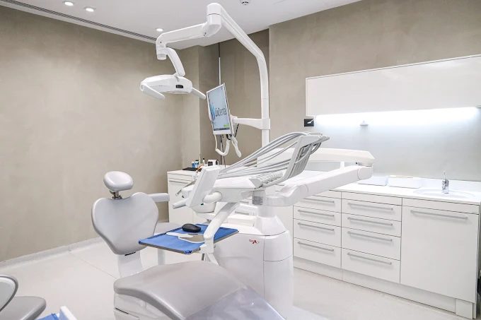 Studio odontoiatrico Sorriso Sicuro: riunito e postazione di lavoro